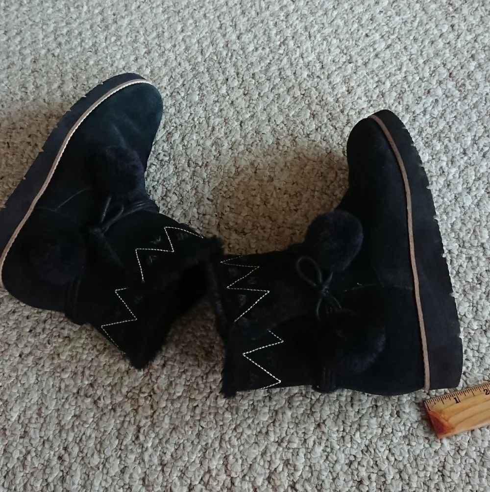 Jack Rogers Vera Suede Pom Pom Boots in black size 7